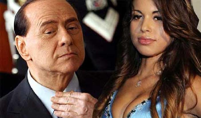 Il Guardian: politici cacciati per il Sexgate ma in Italia Berlusconi torna in auge