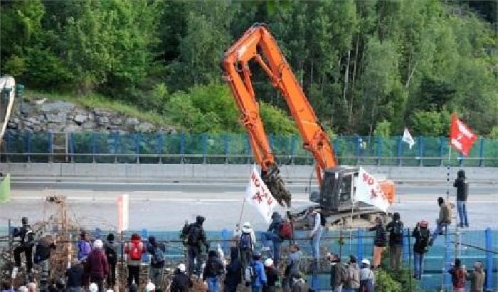 000364-NEWS_1540 No Tav, battaglia in Val di Susa (Cronaca)