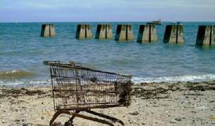 Si annunciano altri tagli per tamponare la crisi