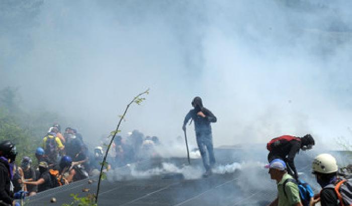 0003F2-NEWS_1827 No Tav, è guerriglia: decine di feriti e 5 fermi