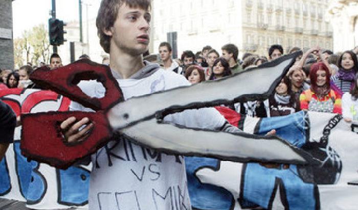 00056A-tante-le-manifestazioni-contro-il-precariato Tante le manifestazioni contro il precariato