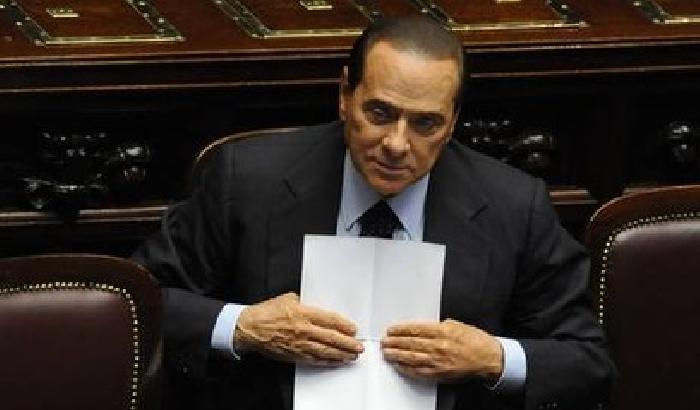 Berlusconi convince a metà. Piazza Affari di nuovo negativa