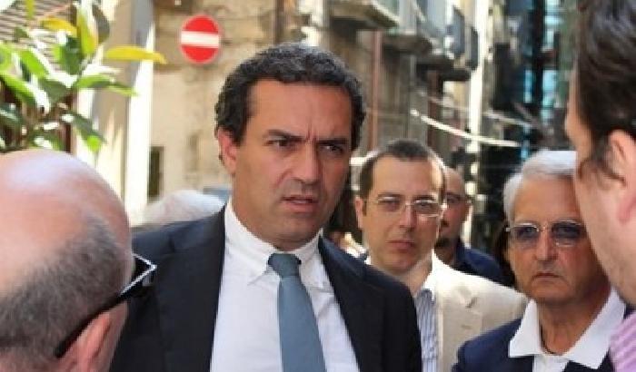 Stipendi d'oro alla NapoliServizi, De Magistris non ci sta