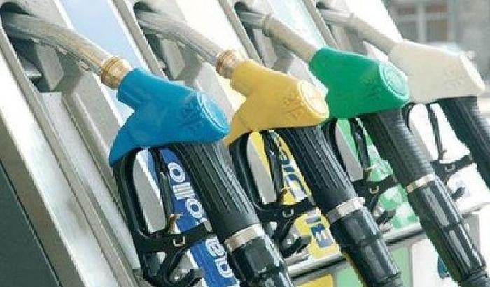 000B60-NEWS_5734 Benzina, stop dei prezzi, Eni a meno 2 centesimi