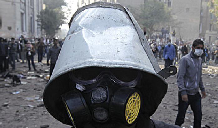 Gas nervino contro la folla ma la Lega Araba tace