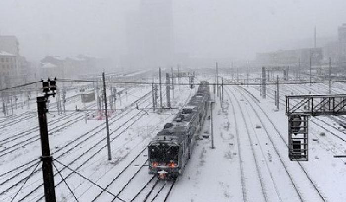 Il gelo blocca blocca da ore un Intercity tra Forlì e Cesena