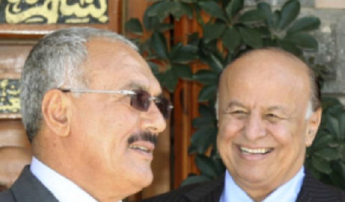 Da sinistra, l'ex-presidente Saleh con Hadi
