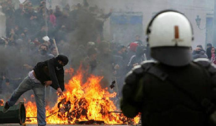 Aiutare la Grecia? Sì, purché compri armi