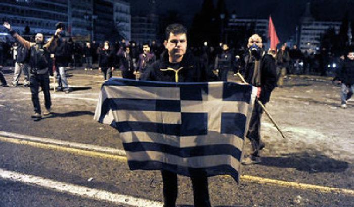 La Grecia si salva ma è molto arrabbiata
