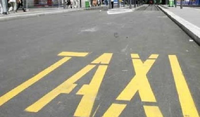 Le licenze dei taxi restano ai Comuni: ''Monti ha fallito''
