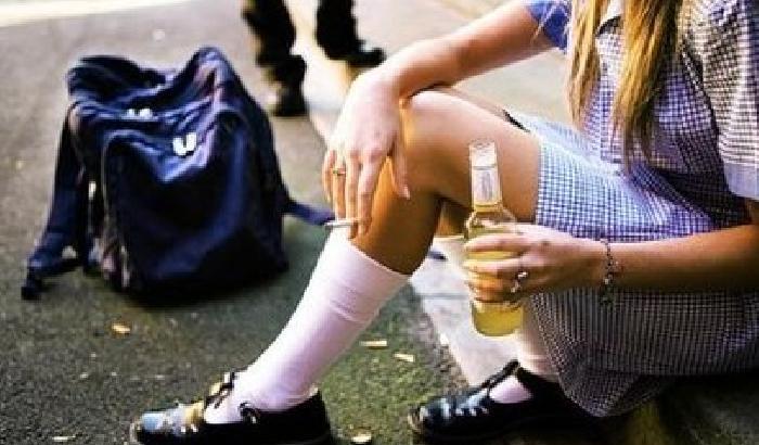 Alcol, è boom fra le adolescenti