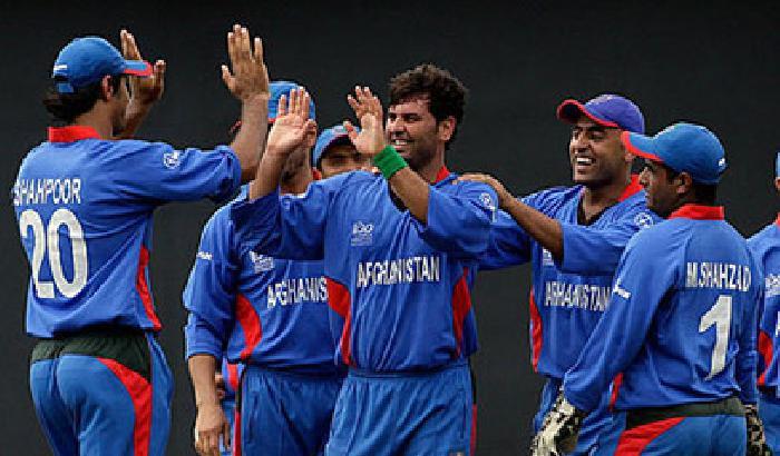 Gli afghani umiliano gli inglesi: ma a cricket
