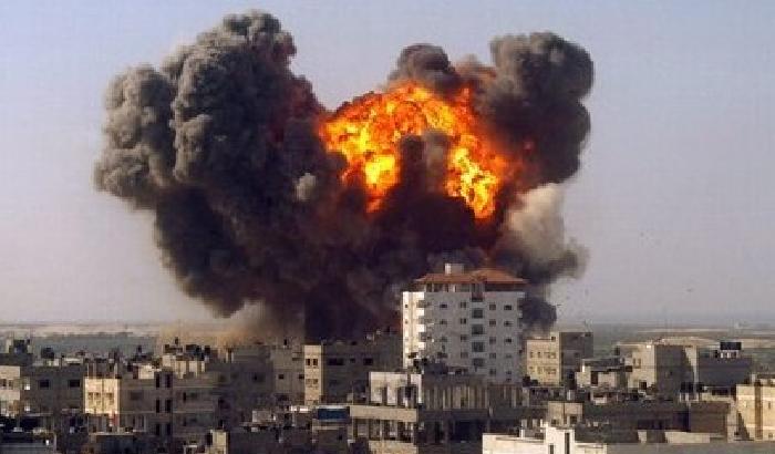 Raid israeliani su Gaza: dodici morti e 25 feriti
