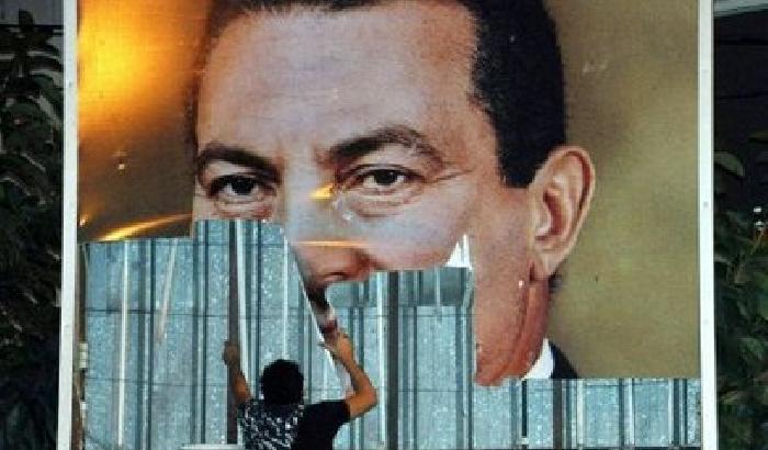 Le memorie di Mubarak: narra potere e corruzione