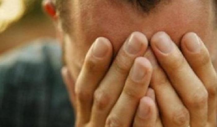 Monti a Napoli: un anziano si dà fuoco