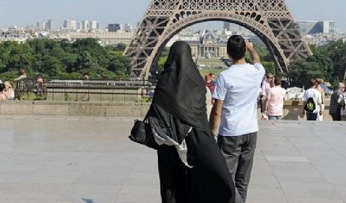 0028A3-NEWS_21172 Anche Hollande farà la guerra al burqa