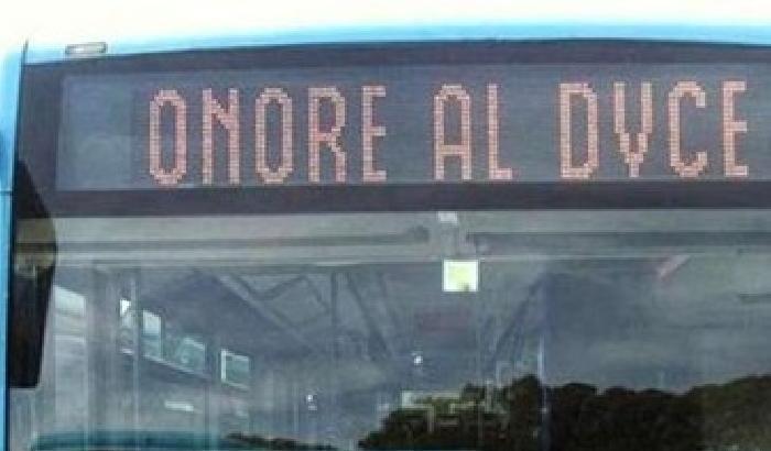 Roma, scritta fascista sul bus. Indagine Atac