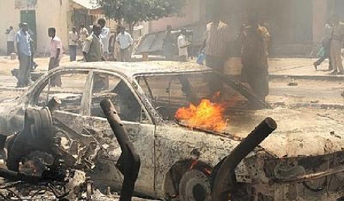 00293B-NEWS_21558 Attacco suicida in Somalia. Sei morti