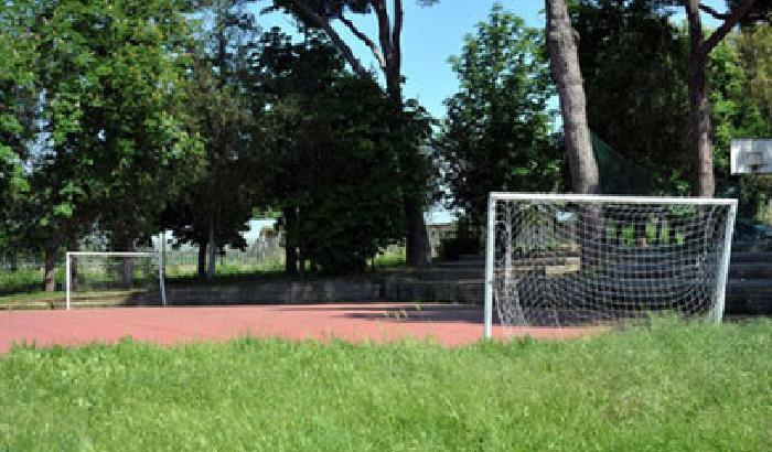 003DF9-il-campo-di-calcio-della-scuola-emilio-sereni-nel-quartiere-bufalotta-a-roma Il campo di calcio della scuola Emilio Sereni nel quartiere Bufalotta, a Roma