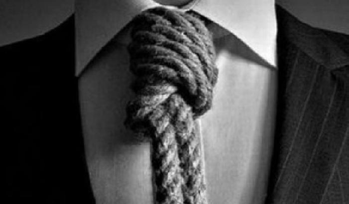 Disoccupato si impicca. Dopo la morte arriva chiamata di lavoro