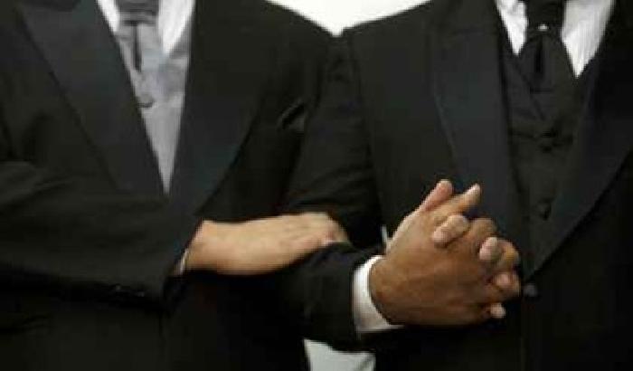 00400B-NEWS_32341 Gay e lesbiche in preghiera in chiesa, a Palermo