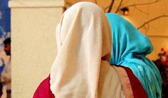 Pakistan: ballano insieme, condannati a morte