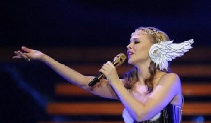 Kylie Minogue mostrerà il lato B alla regina