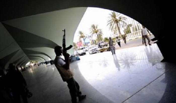 Tripoli: ripreso controllo dell'aeroporto occupato