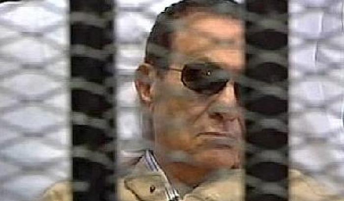 Peggiorano le condizioni di Mubarak in carcere