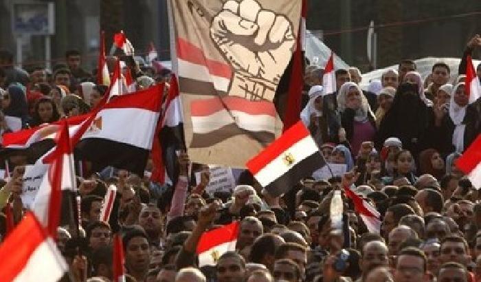 005BD9-NEWS_45500 Egitto in piazza contro lo spettro golpe