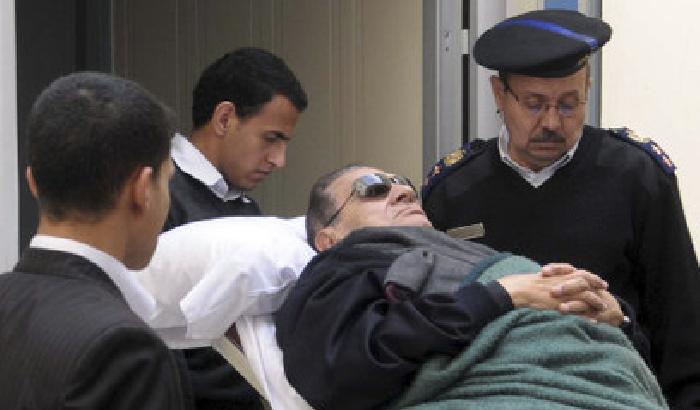 Mubarak è morto. No, in coma: è giallo