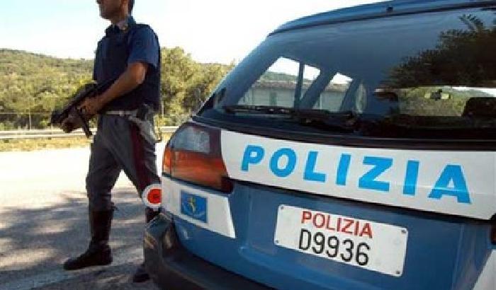 006958-NEWS_49313 Fracassano la faccia a un anziano: arrestati 2 poliziotti