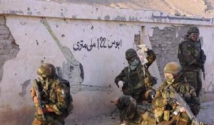 006BD3-NEWS_50898 Afghanistan, prima una sparatoria, poi una bomba