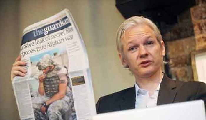 Il ministro di Quito: accuse ridicole ad Assange