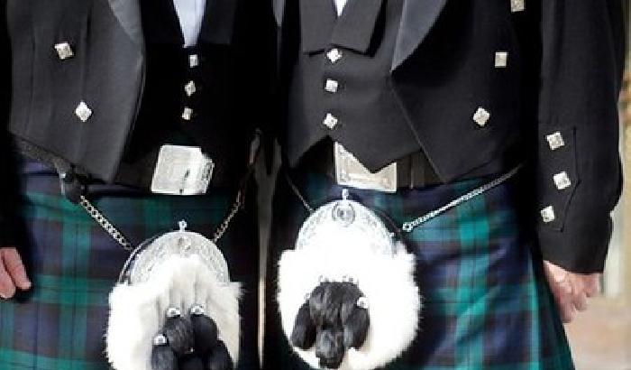 Matrimoni gay in Scozia entro il 2015. Contraria la Chiesa