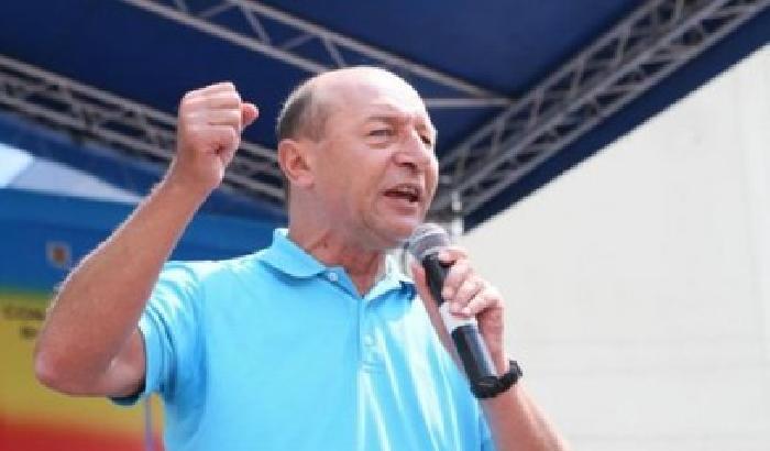 007A26-NEWS_56854 Romania: Basescu resta presidente, referendum fallito