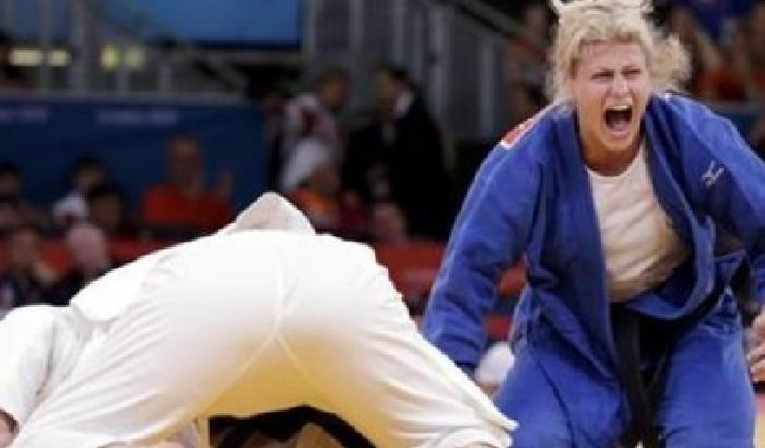 Violentata da bambina dal suo allenatore. Oggi oro nel judo
