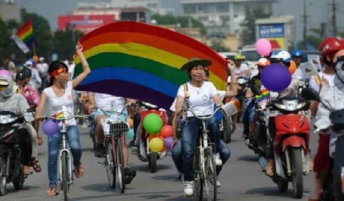 007B68-NEWS_57570 Il Vietman cambia: al via il gay pride