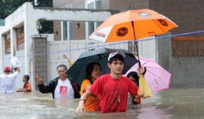 Filippine: Manila bloccata dai monsoni, 68 vittime