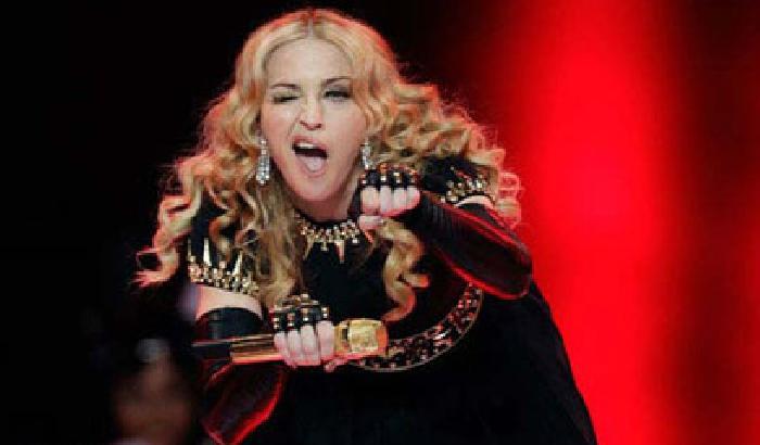 Russia: multare Madonna per il messaggio pro-gay