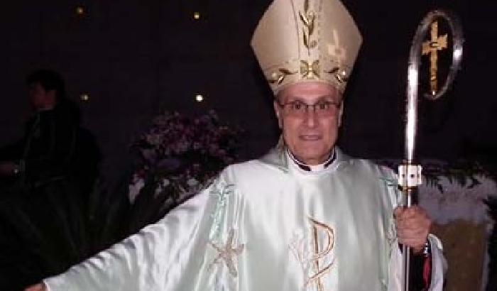 Il vescovo veste Armani