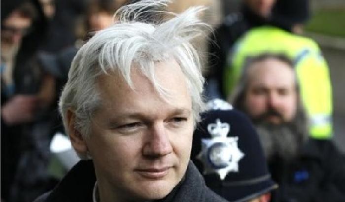 Oggi parla Assange, dal balcone dell'ambasciata