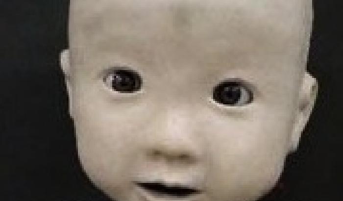 Dal Giappone ecco il bebè robot (video)