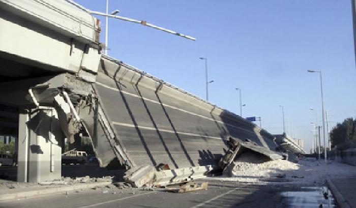 Cina, cinque ponti crollati in un mese