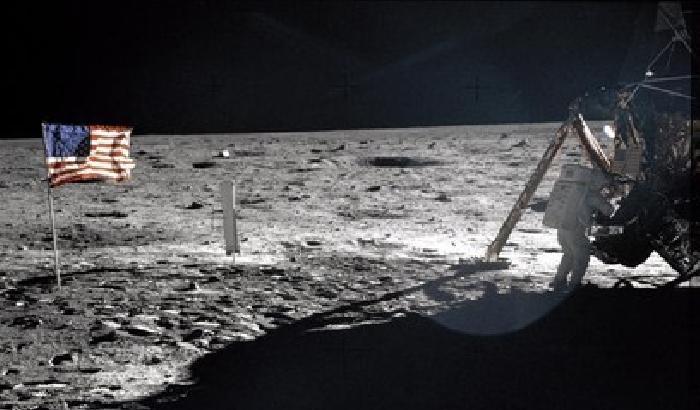 Il video dei primi passi dell'uomo sulla luna
