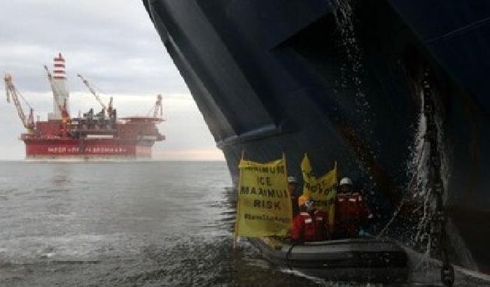 Secondo blitz di Greenpeace contro piattaforma Gazprom