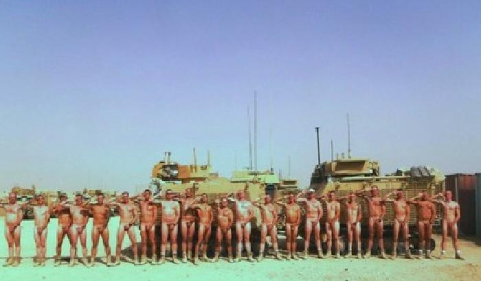 Su Twitter Harrymania: si spogliano anche i soldati