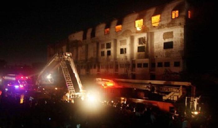 Pakistan, due incendi in fabbrica: 191 morti