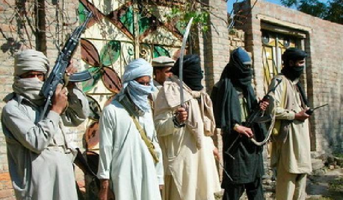 008357-NEWS_62152 Giornalisti pakistani al bando in Afghanistan