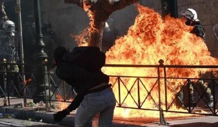 Grecia: sciopero generale e scontri in piazza